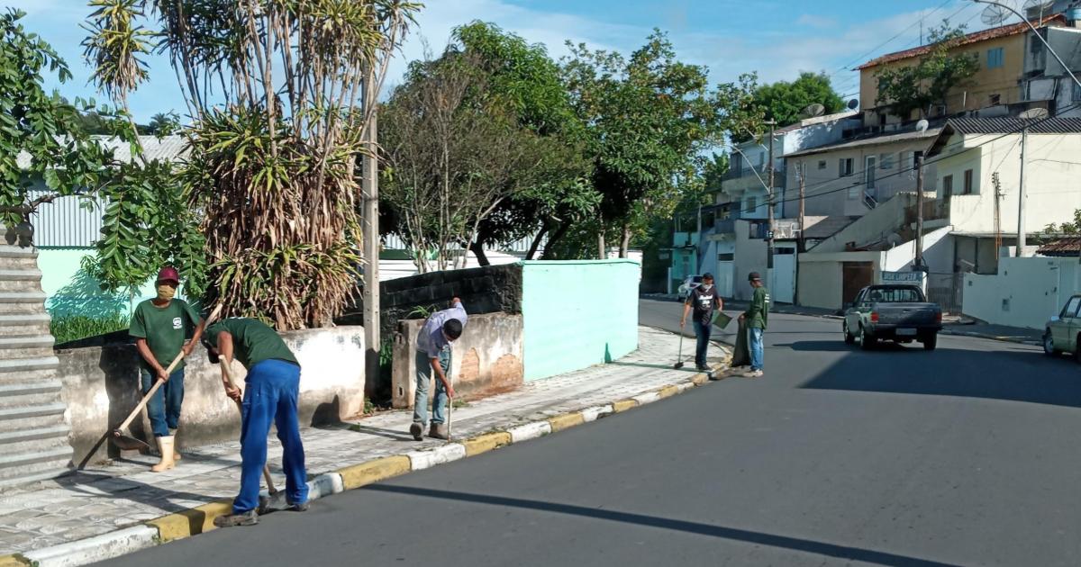 Prefeitura faz manutenção nas vias e praças do centro